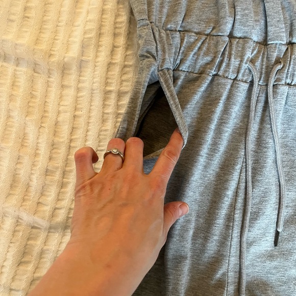 M-L Short Sleeve Long Pants Romper with Drawstring Waist in Heathered Gray. Tall - Picture 7 of 8